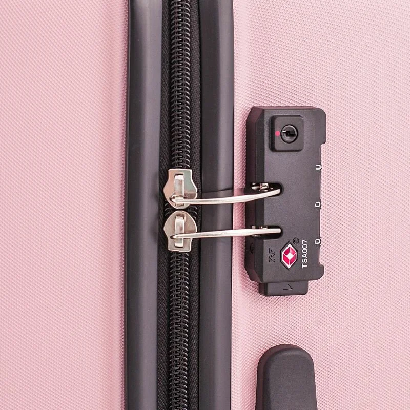 Vali nhựa màu hồng với thiết kế khóa chắc chắn